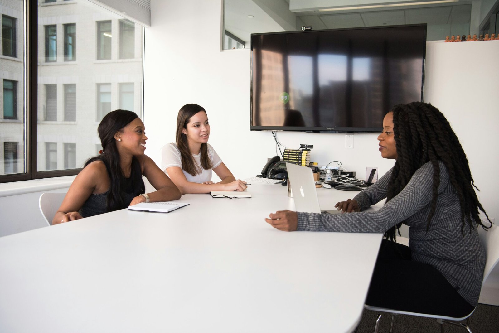 Comment les chatbots peuvent être utilisés pour la gestion des ressources humaines : automatisation du recrutement et de l’intégration